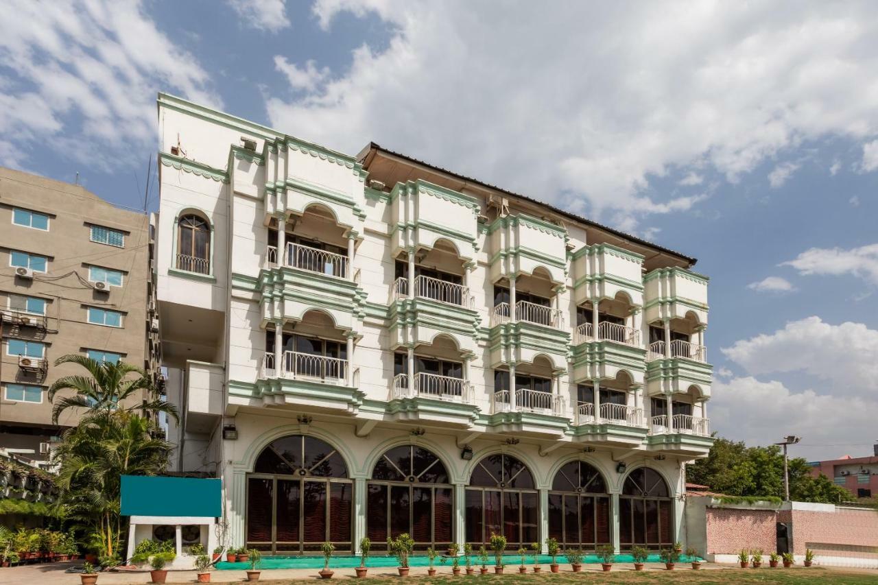 Oyo 38142 Girdhar Mahal Indore Exterior photo