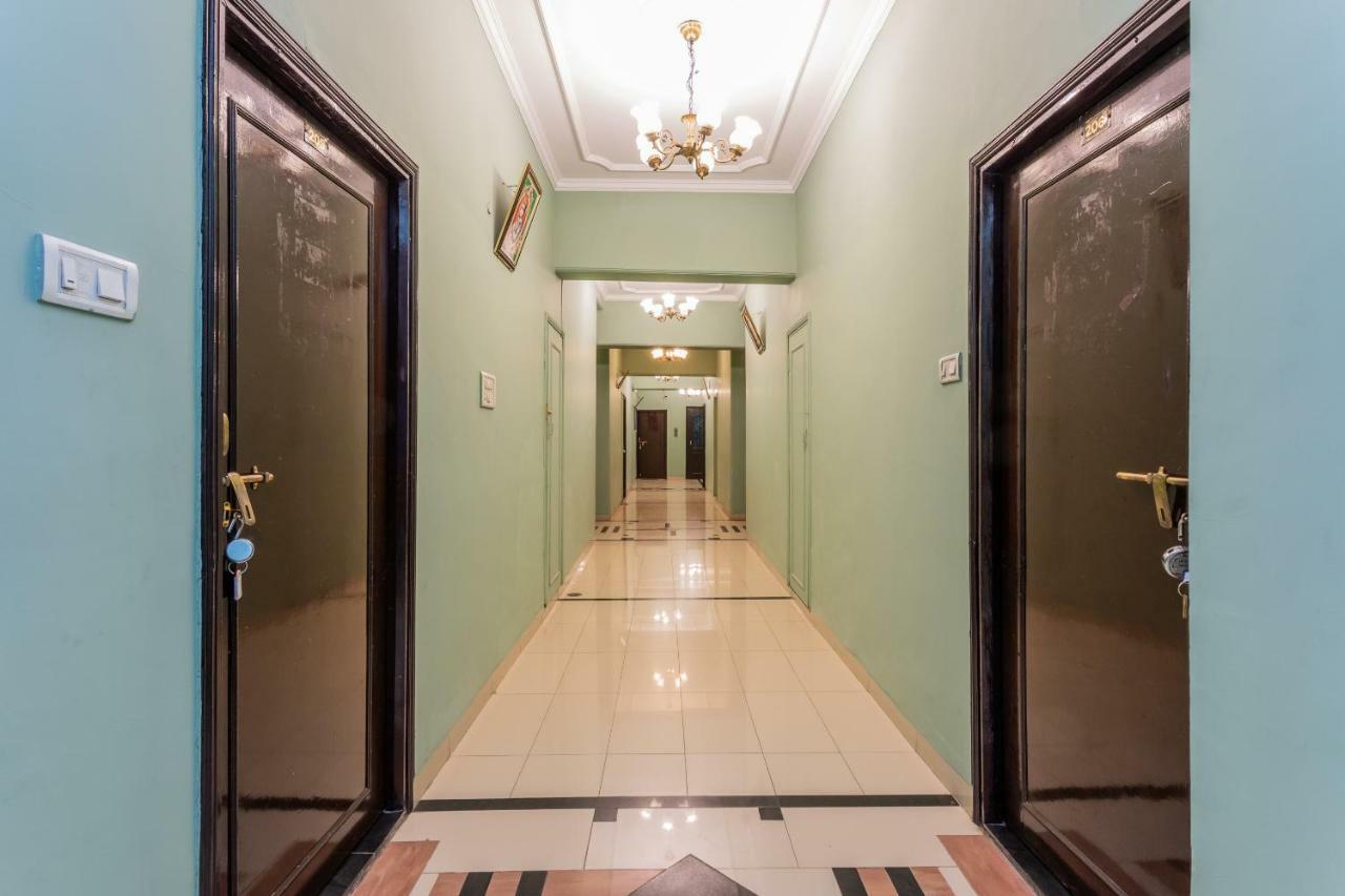 Oyo 38142 Girdhar Mahal Indore Exterior photo